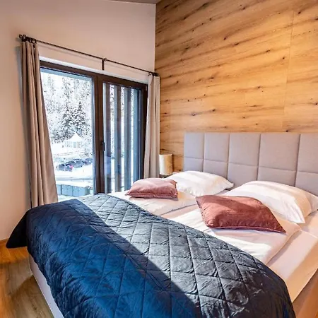 Ski In - Ski Out 4 Bedroom Chalet Schmitten
