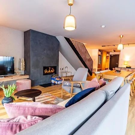Ski In - Ski Out 4 Bedroom Chalet
