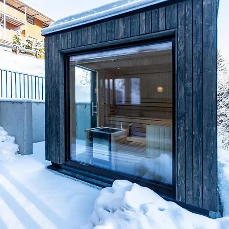 Villa Ski In - Ski Out 4 Bedroom Chalet *